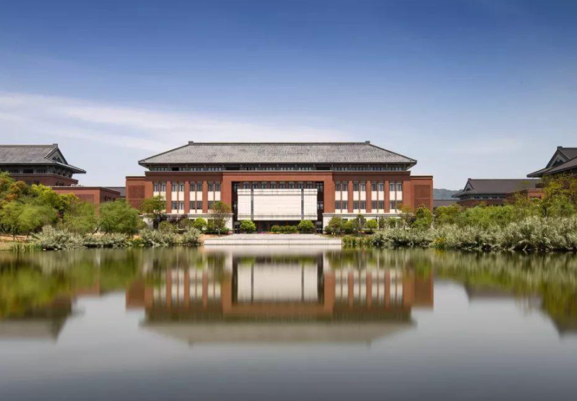 浙江大學(xué)【醫(yī)療健康產(chǎn)業(yè)MBA】顏值當(dāng)?shù)?，看傳統(tǒng)藥企如何布局醫(yī)美產(chǎn)業(yè)？