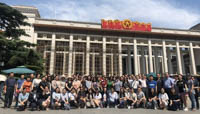 北京交通大學(xué)經(jīng)濟(jì)管理學(xué)院黨委組織師生參觀紀(jì)念馬克思誕辰200周年主題展覽