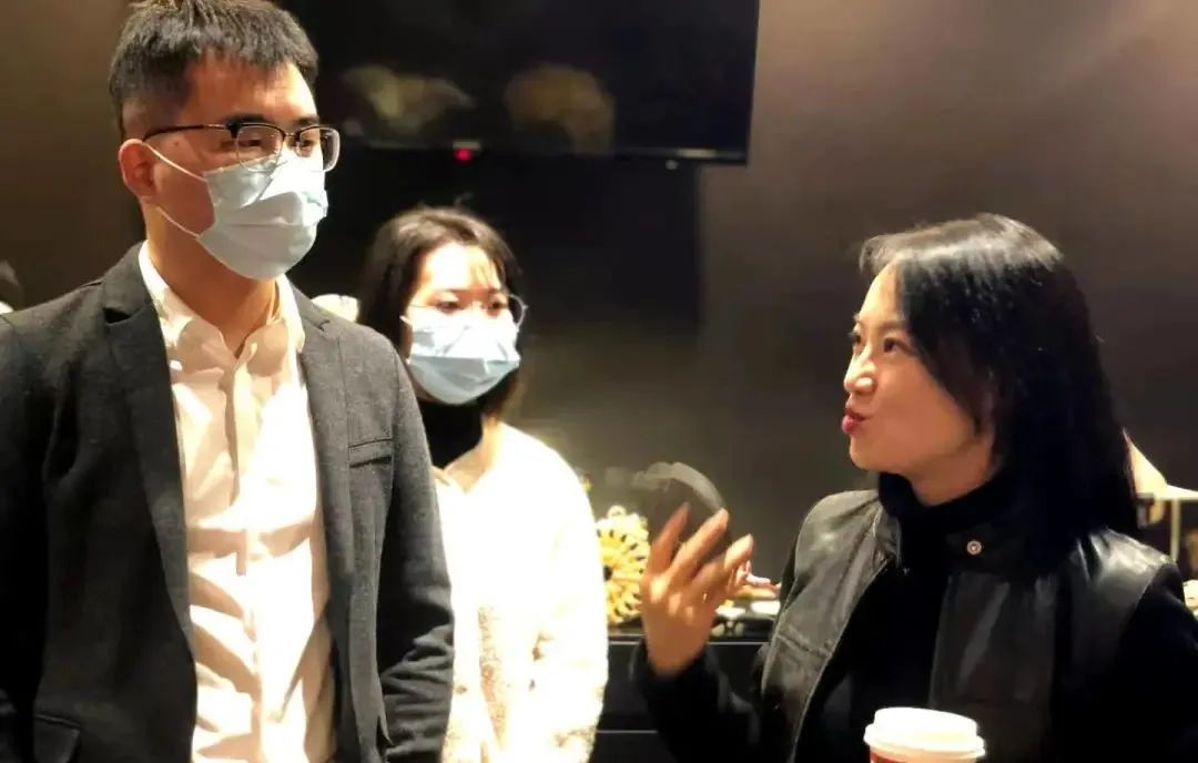 探尋設計與文創(chuàng)的意義|上海對外經(jīng)貿(mào)大學MBA學員赴極臻和顏無界企業(yè)參訪