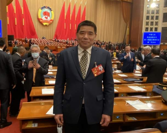 中國政法大學商學院商文江院長參加全國政協(xié)第十四屆一次會議并提交提案