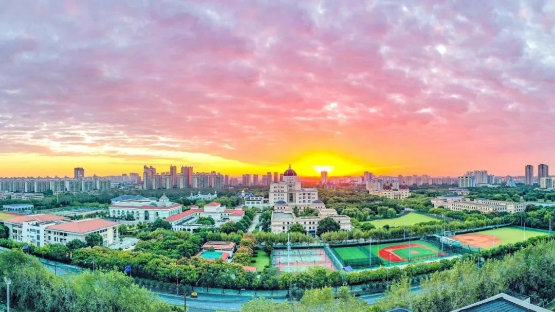上海外國(guó)語(yǔ)大學(xué)MBA招生辦全天候?yàn)榭忌峁┰诰€咨詢！助力圓夢(mèng)！
