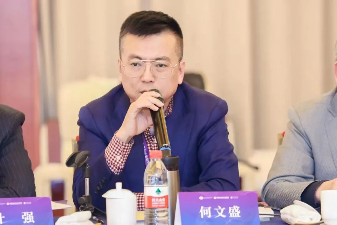 何文盛院長(zhǎng)參加第六屆全國(guó)MBA教指委第五次全體會(huì)議暨全國(guó)MBA培養(yǎng)學(xué)校管理學(xué)院院長(zhǎng)聯(lián)席會(huì)
