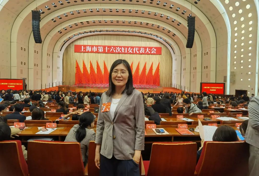 上海對外經(jīng)貿(mào)大學工管學院院長姜秀珍參加上海市第十六次婦女代表大會