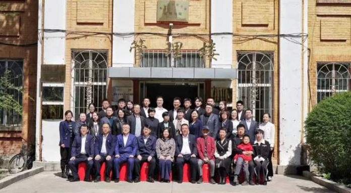  黑科大舉行校友捐建的財(cái)務(wù)共享服務(wù)中心實(shí)驗(yàn)室和數(shù)智財(cái)稅產(chǎn)業(yè)學(xué)院揭牌儀式