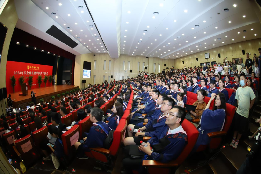 中央財經(jīng)大學商學院2023年MBA畢業(yè)典禮暨學位授予儀式順利舉行