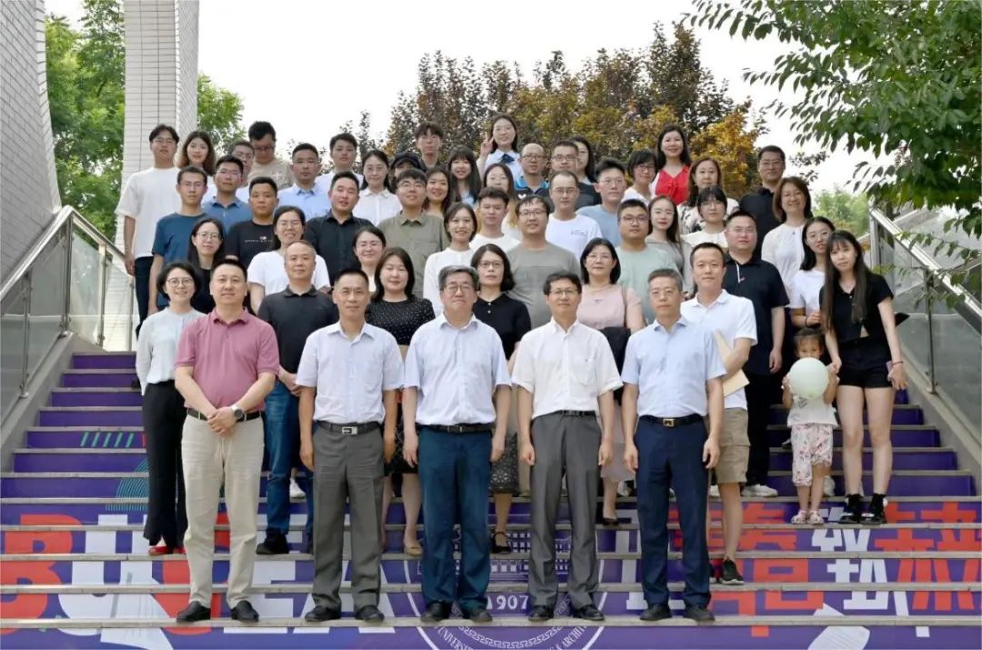 【畢業(yè)季】經(jīng)管學(xué)院舉辦2023屆碩士研究生畢業(yè)歡送會(huì)