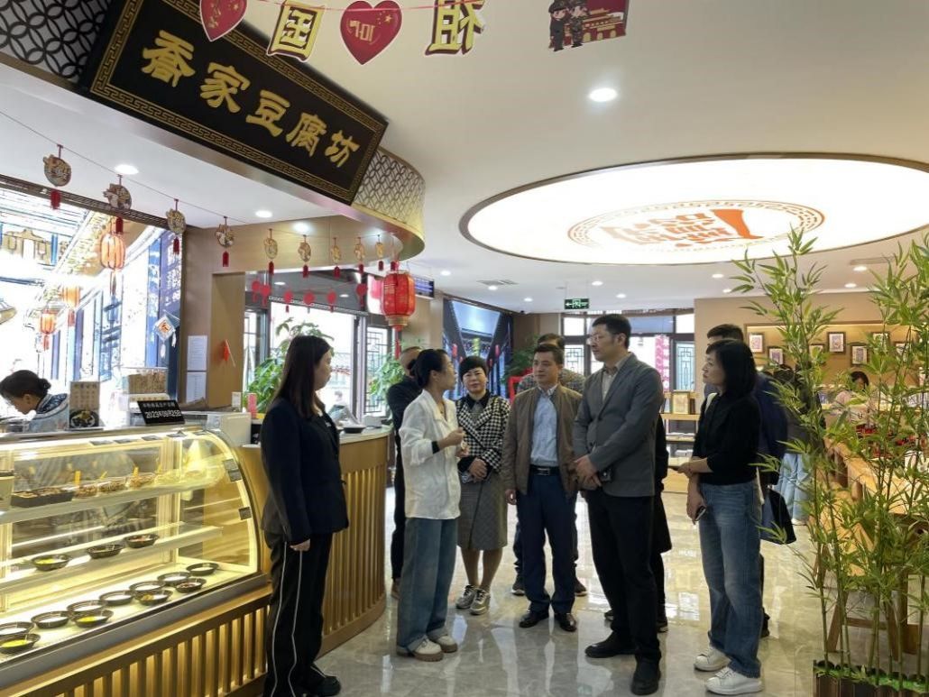 山西財(cái)經(jīng)大學(xué)工商管理學(xué)院師生赴祁縣喬家大院景區(qū)開(kāi)展調(diào)研活動(dòng)