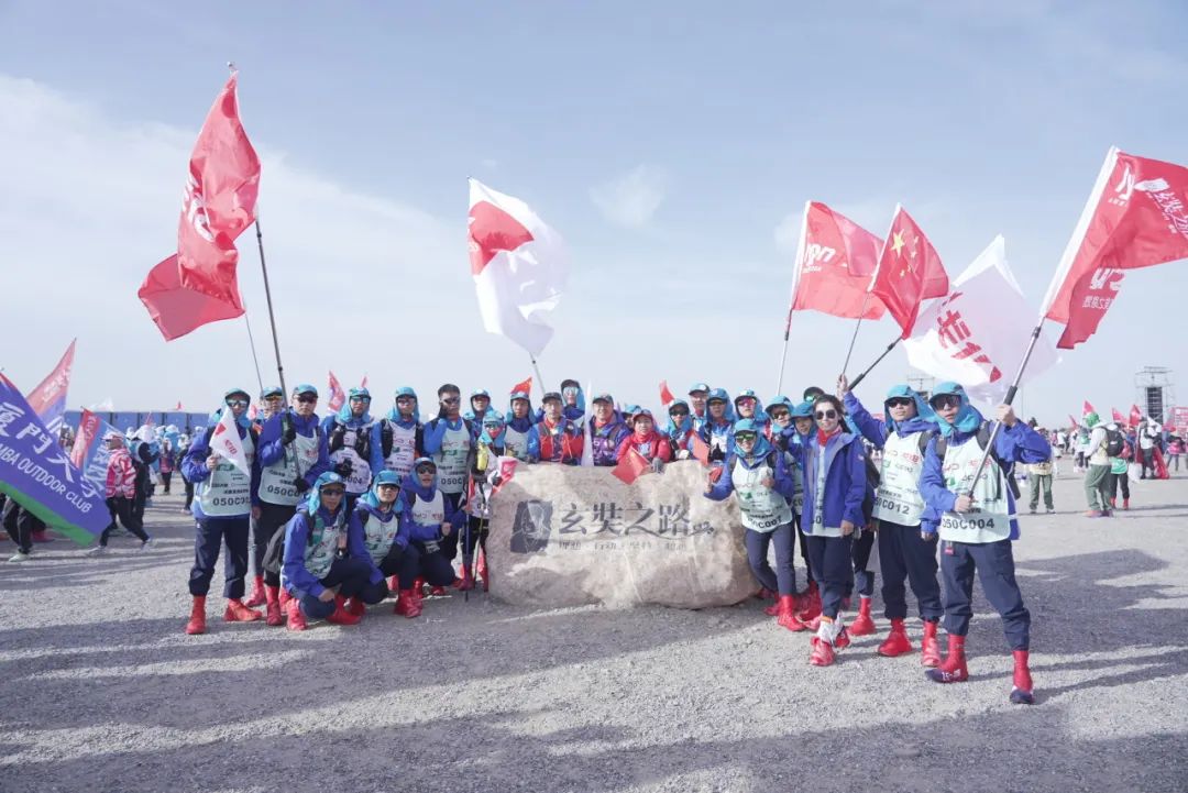 沙塵定英勇未凋，烽煙盡雄獅凱旋 | 法國里昂戈18里昂隊載譽歸來