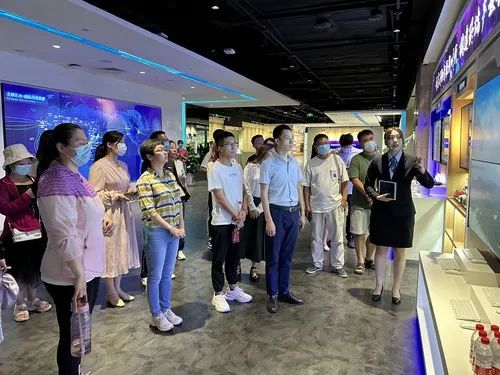 首都經(jīng)濟(jì)貿(mào)易大學(xué)MBA移動(dòng)課堂第三十四期——訪問中國聯(lián)通
