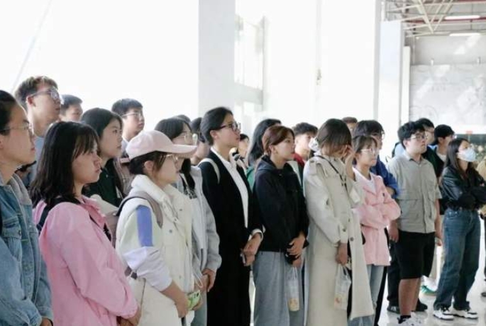 中央民族大學(xué)管理學(xué)院師生赴長(zhǎng)安汽車集團(tuán)參訪交流
