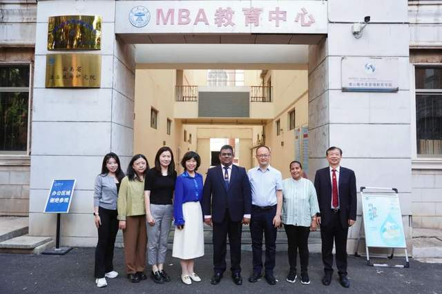 科倫坡大學(xué)代表團一行到訪云大工商管理與旅游管理學(xué)院