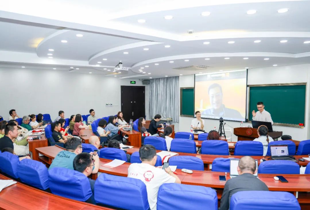 AI未來，潛能無限 | 東華大學(xué)旭日工商管理學(xué)院AI+時(shí)尚營銷高級(jí)研修項(xiàng)目公開課圓滿結(jié)束！