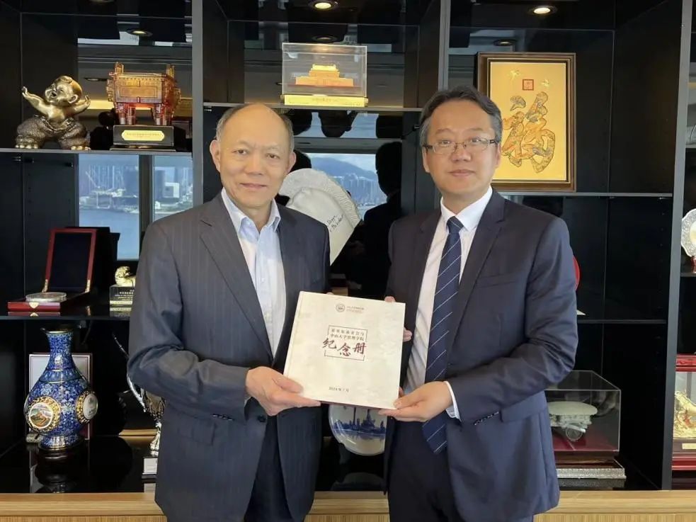 中山大學(xué)管理學(xué)院張俊生院長(zhǎng)一行赴港拜訪(fǎng)霍震寰先生和霍啟文先生