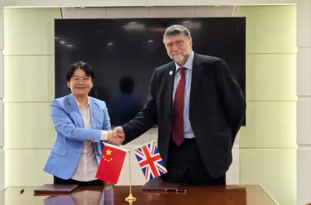 曼徹斯特大學(xué)副校長(zhǎng)Stephen Flint教授一行訪滬，深化中國(guó)合作