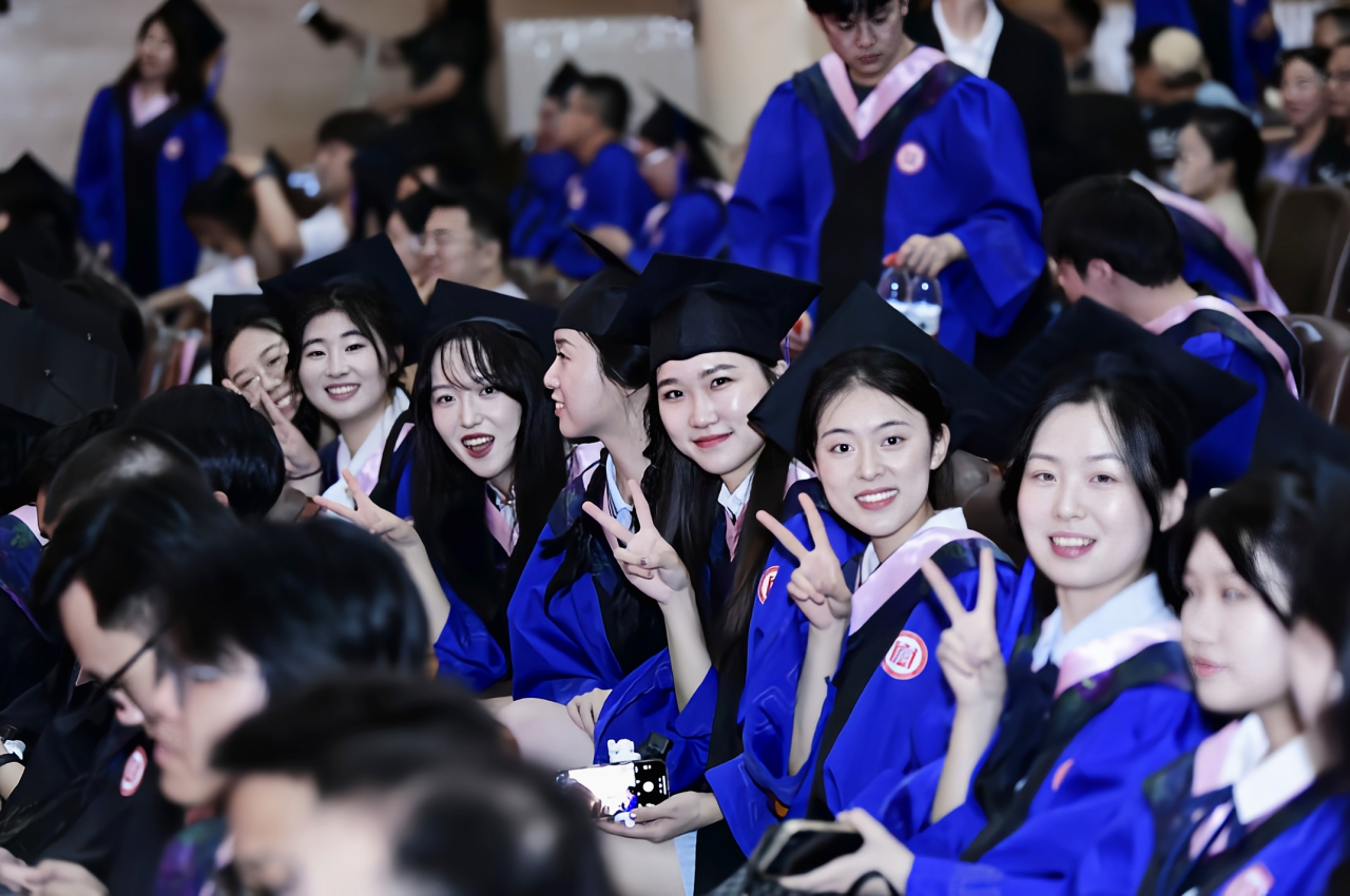 中央民族大學管理學院隆重舉行2025年畢業(yè)典禮暨學位授予儀式