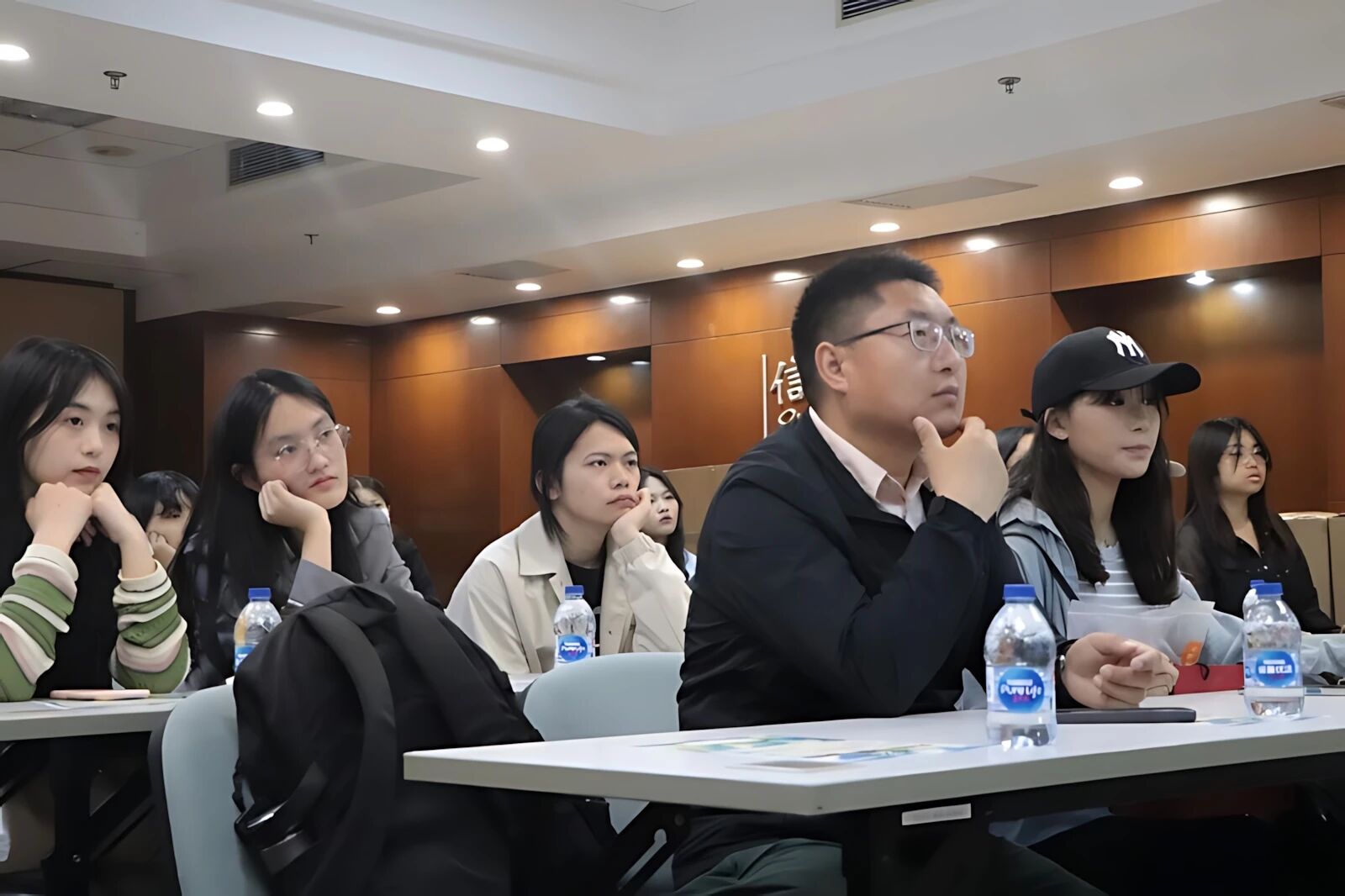 “春光正好”社會實踐ing | 中央民族大學管院觸摸AI賦能審計變革與工業(yè)未來的心跳