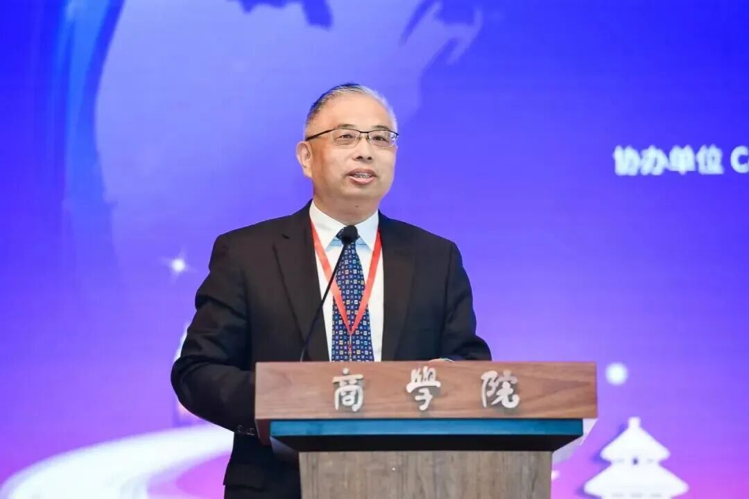 吳柏鈞教授：在變革中扎根，在堅守中生長