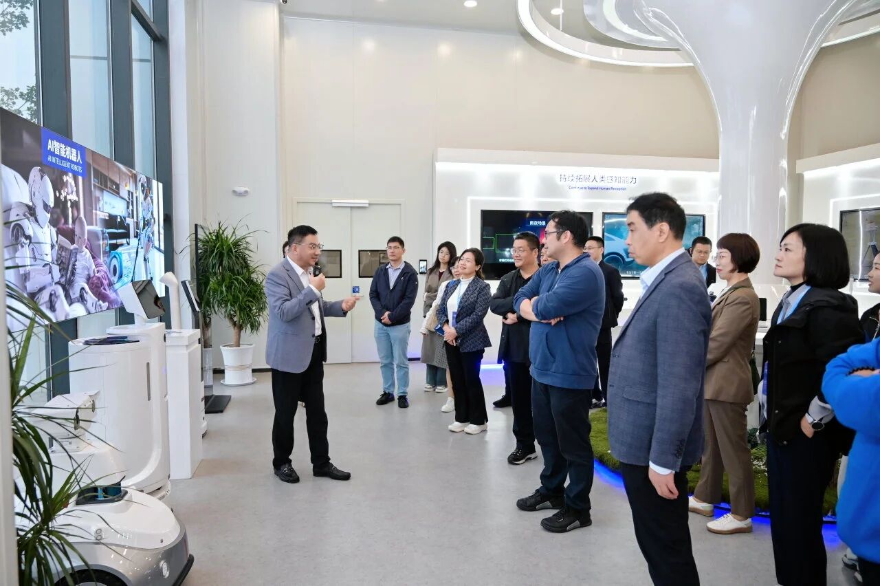 山西財(cái)經(jīng)大學(xué)工商管理學(xué)院副院長(zhǎng)薛繼東一行出席2025年度財(cái)經(jīng)類MBA培養(yǎng)院校商學(xué)院院長(zhǎng)工作交流會(huì)議