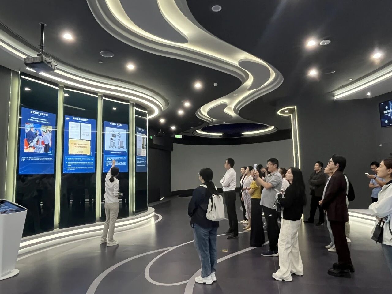 北理工管院專碩學子走進天智航，揭秘手術機器人如何重塑醫(yī)療未來