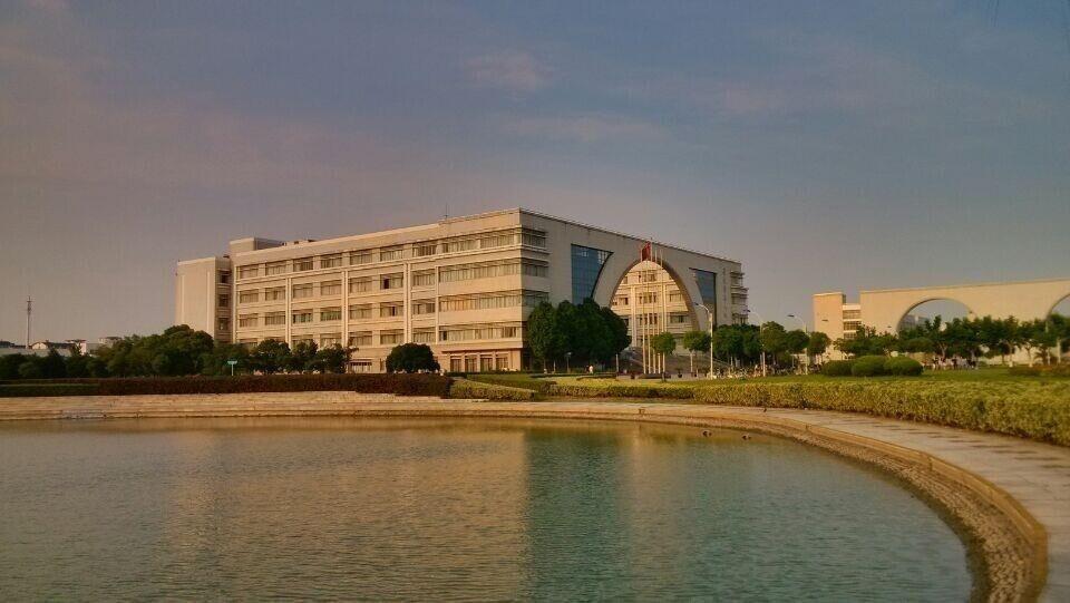 2025央廣網(wǎng)MBA暨專業(yè)學(xué)位研究生教育年度盛典：上海對外經(jīng)貿(mào)大學(xué)MBA