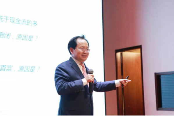 【媒體版】2019年全國(guó)MPAcc“財(cái)務(wù)管理理論與實(shí)務(wù)”師資研討會(huì)在京隆重舉行1637-8.jpg